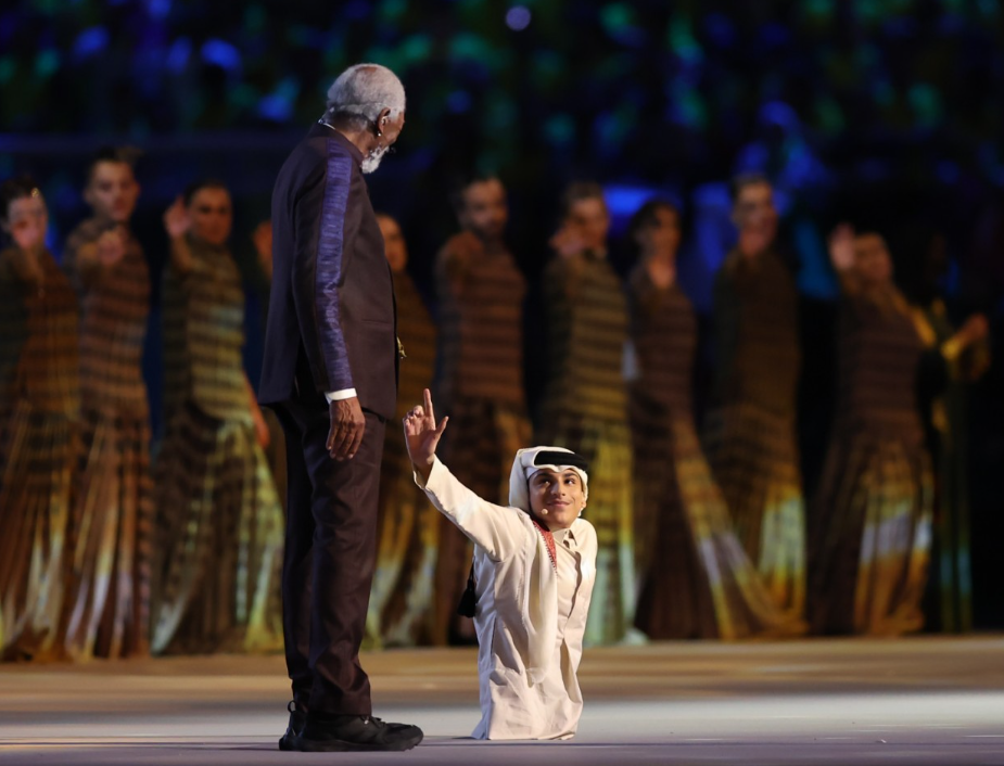 تعرف على قصة الشاب القطري الذي اذهل الجميع في افتتاح كأس العالم